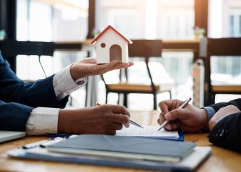 Hợp đồng bán nhà chỉ có một bên ký thì có hiệu lực không?
